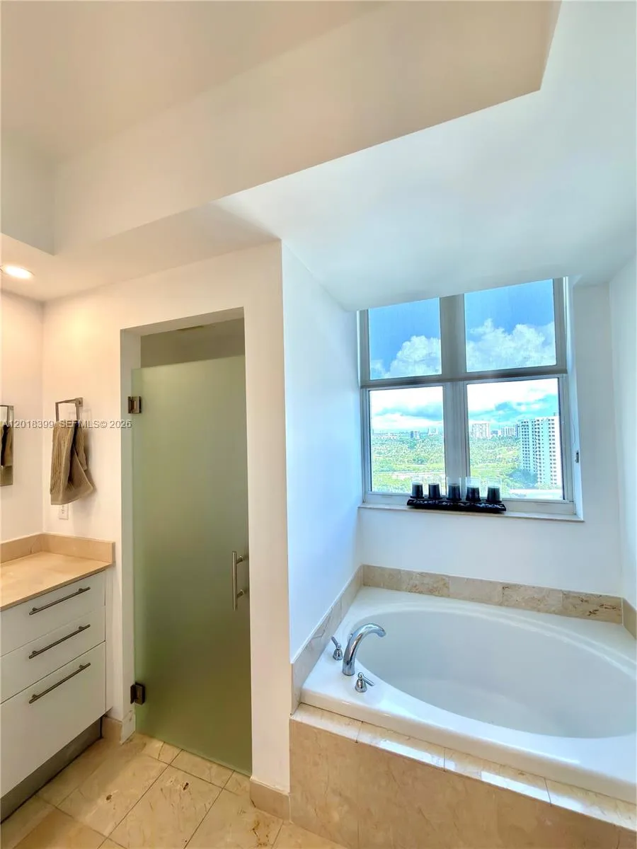 3330 NE 190th St #1610 Aventura, FL 33180