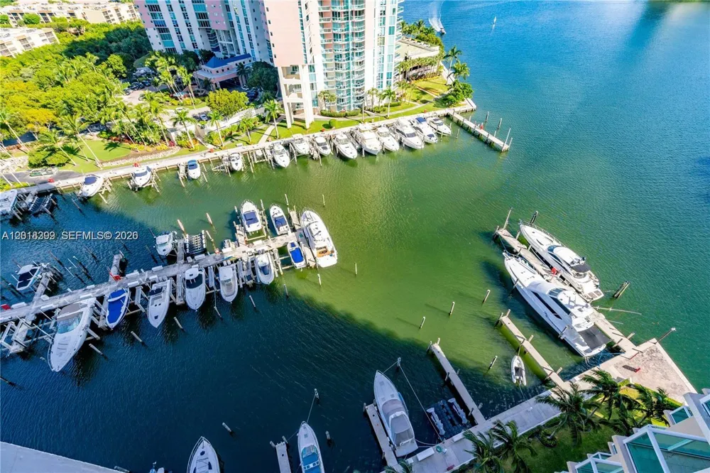 3330 NE 190th St #1610 Aventura, FL 33180