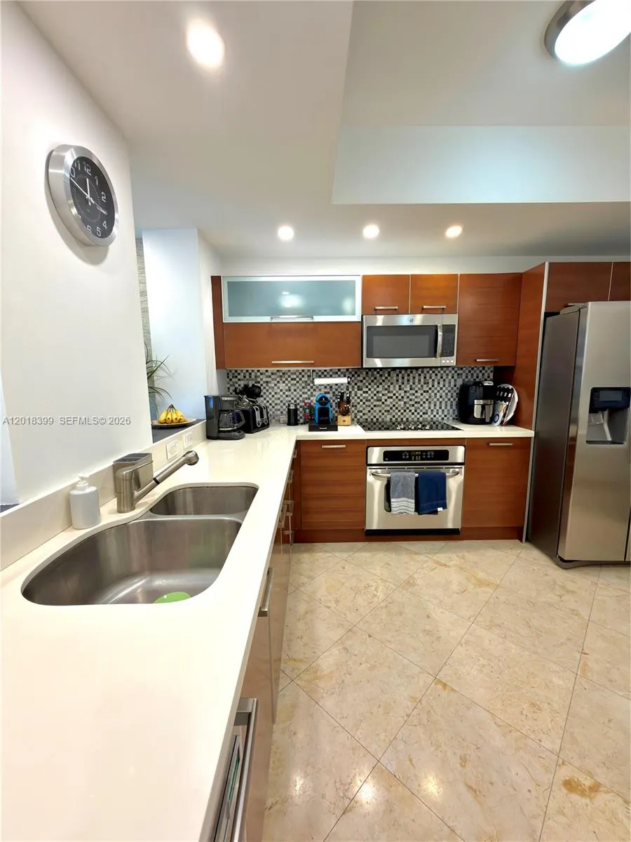 3330 NE 190th St #1610 Aventura, FL 33180
