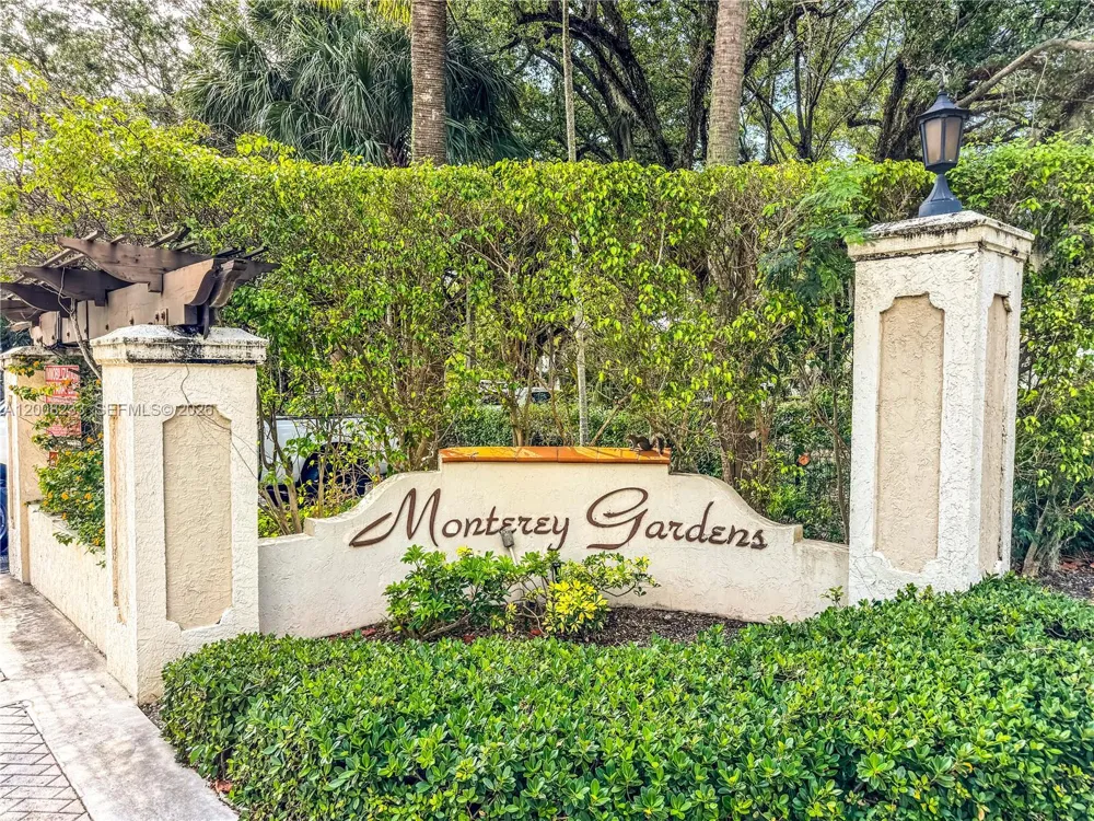 8605 SW 68th Ct #7 Pinecrest, FL 33156