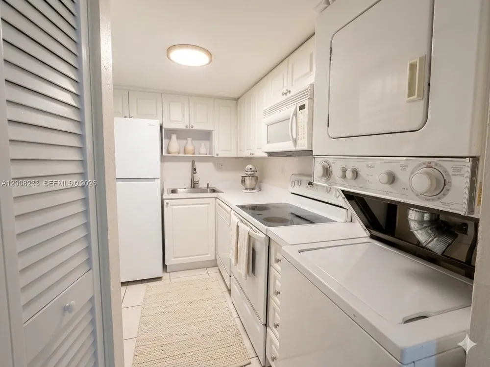 8605 SW 68th Ct #7 Pinecrest, FL 33156