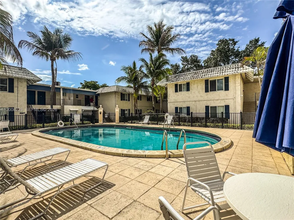 8605 SW 68th Ct #7 Pinecrest, FL 33156