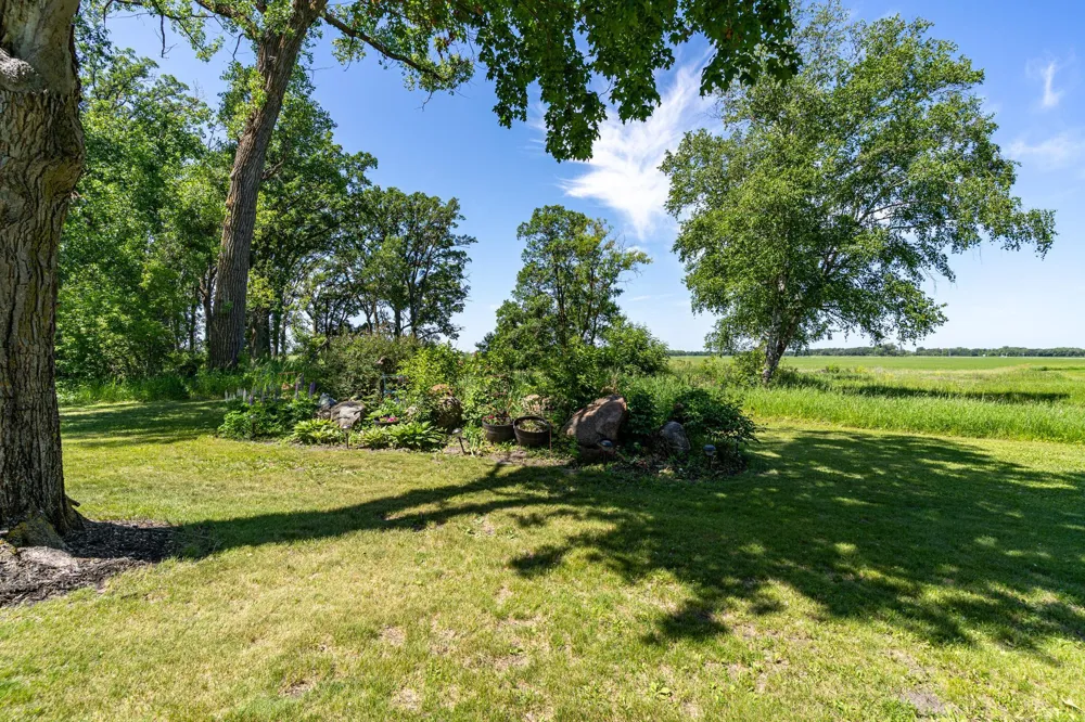22736 370th Ave. SE (CR 41) SE Erskine, MN 56535
