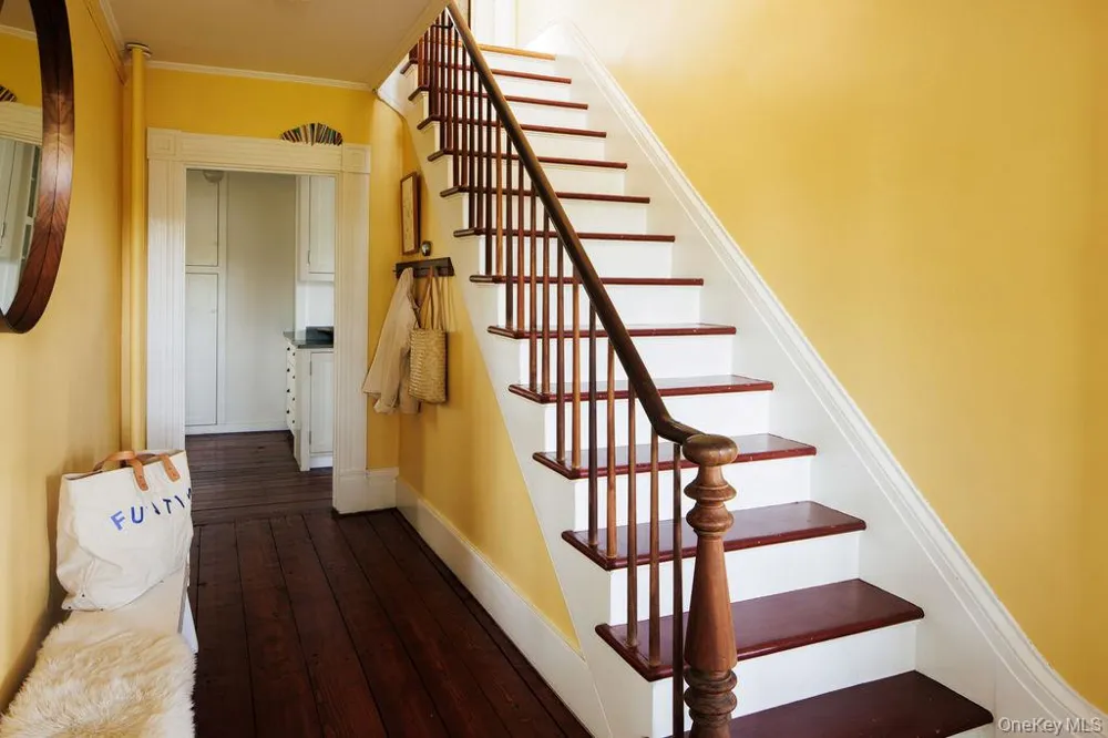 71 Starbarrack Road Red Hook, NY 12571