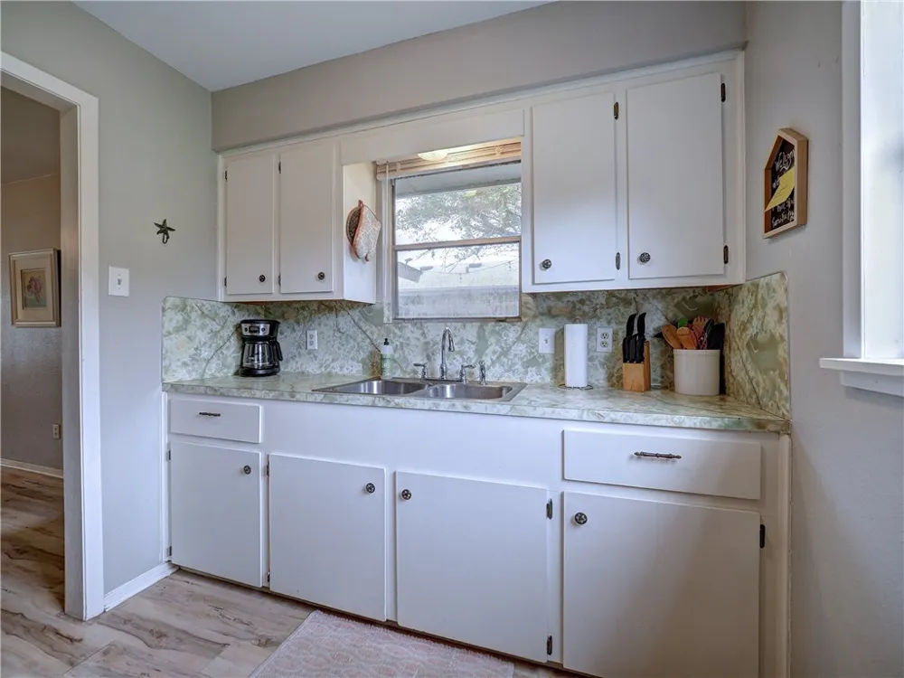 959 S 9th Street Aransas Pass, TX 78336
