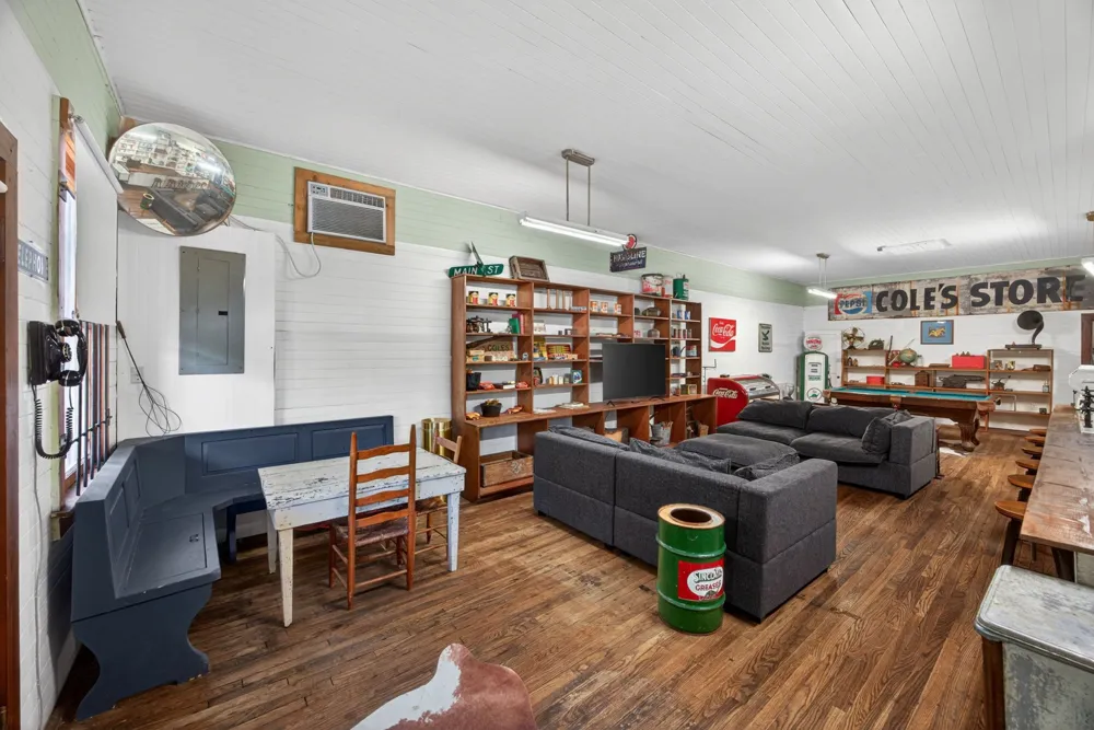 11710 Nashville Hwy Baxter, TN 38544