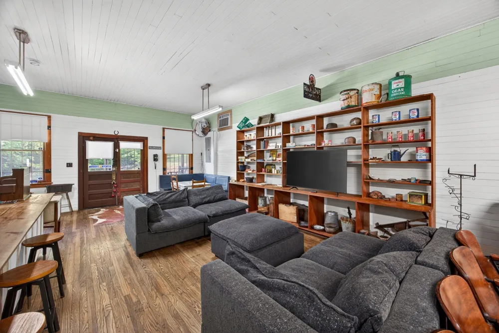 11710 Nashville Hwy Baxter, TN 38544