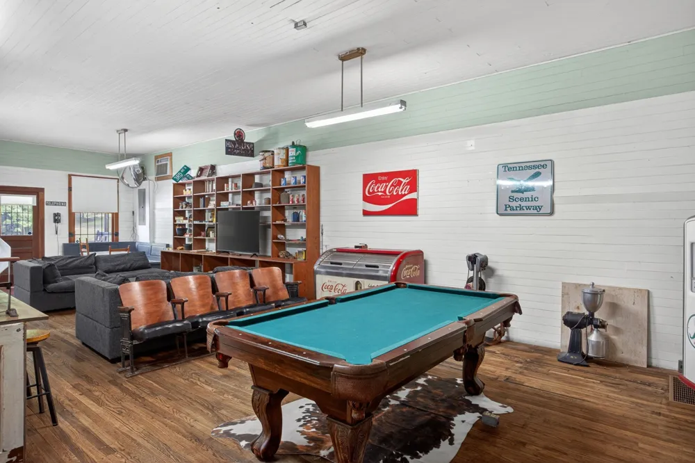 11710 Nashville Hwy Baxter, TN 38544