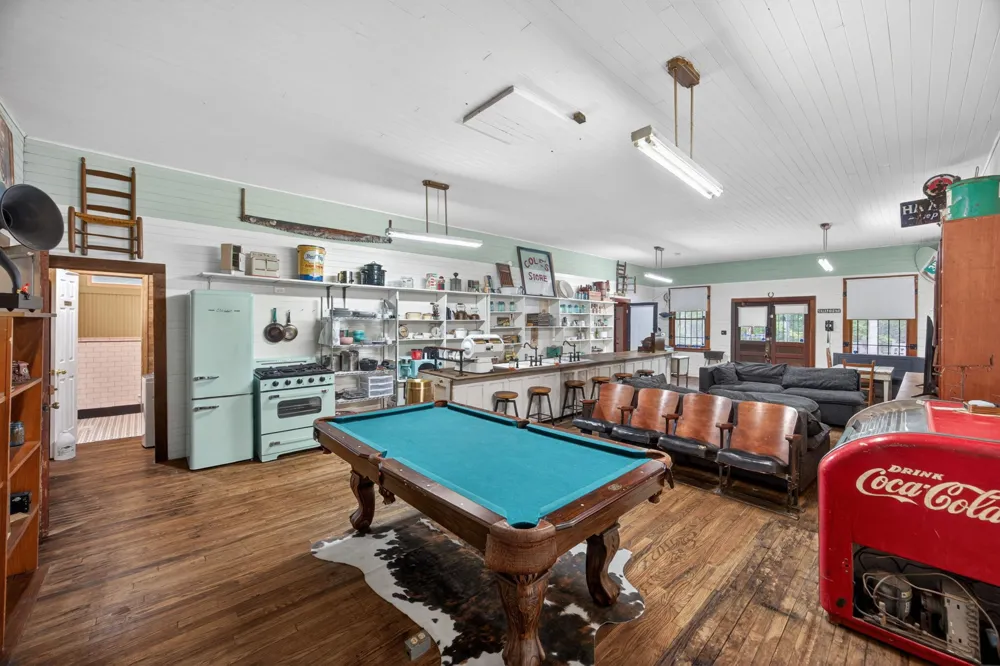 11710 Nashville Hwy Baxter, TN 38544