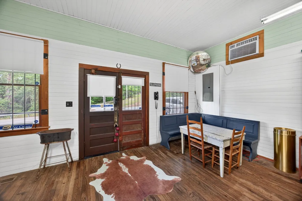11710 Nashville Hwy Baxter, TN 38544