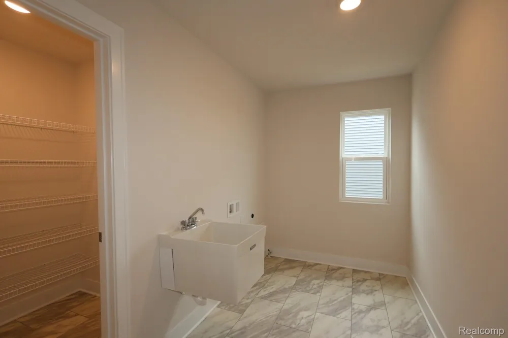 647 Harvest Way Chelsea City, MI 48118