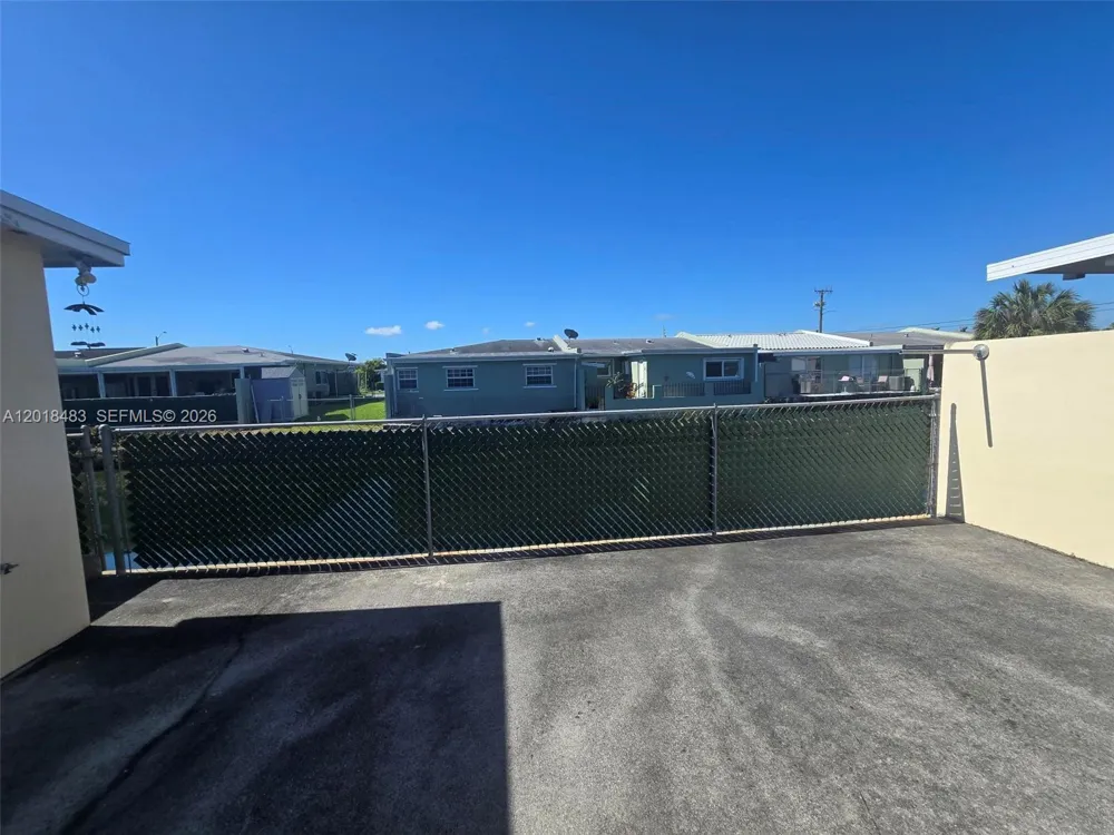 10106 SW 20th St Miami, FL 33165
