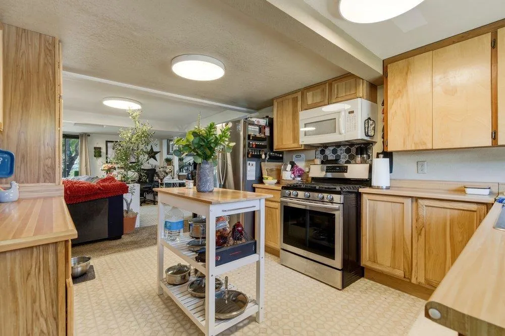 31341 Airline Highway Paicines, CA 95043