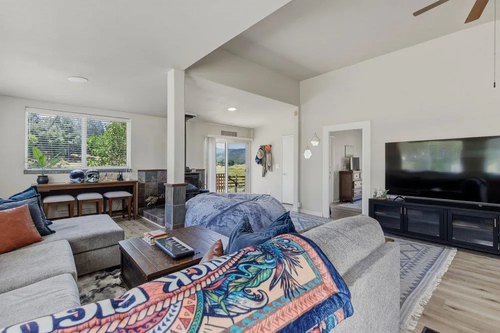 31341 Airline Highway Paicines, CA 95043