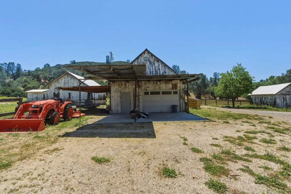 31341 Airline Highway Paicines, CA 95043