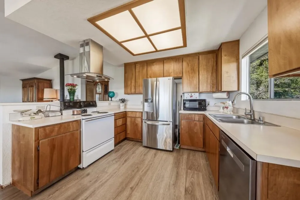 3401 Riviera West Drive Kelseyville, CA 95451