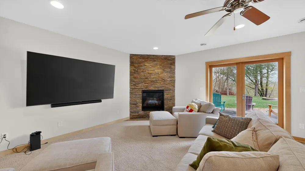 955 Cedar Point Lane SE Oronoco, MN 55960