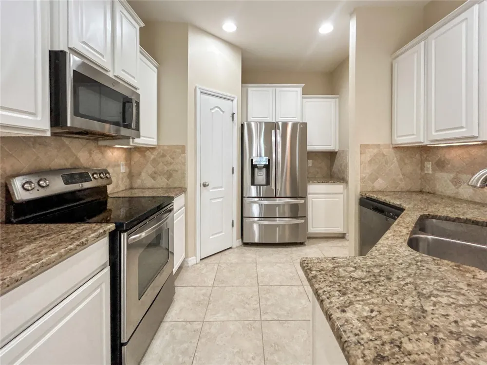 16615 KINGLETSIDE COURT Lithia, FL 33547