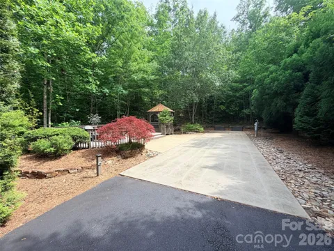 104 Willis Way