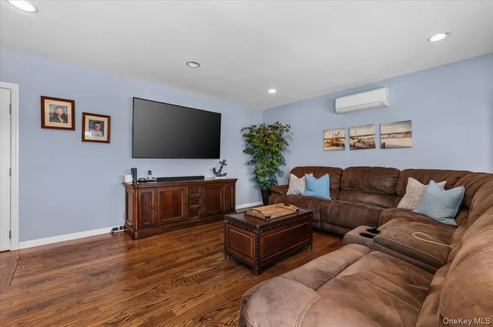 2968 Islip Court Wantagh, NY 11793