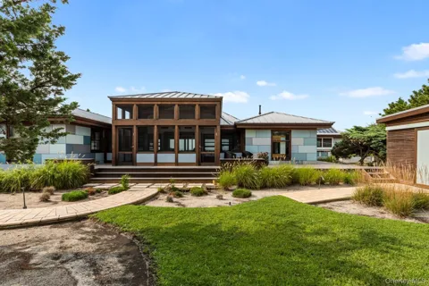 19 Bayview Walk
