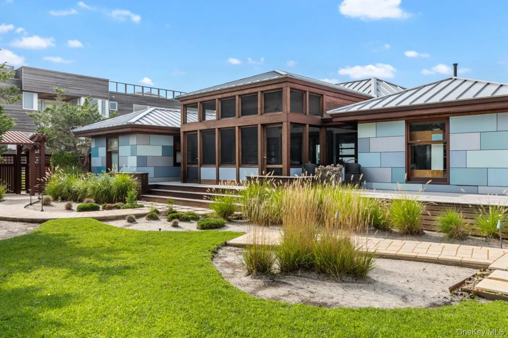 19 Bayview Walk Seaview, NY 11770