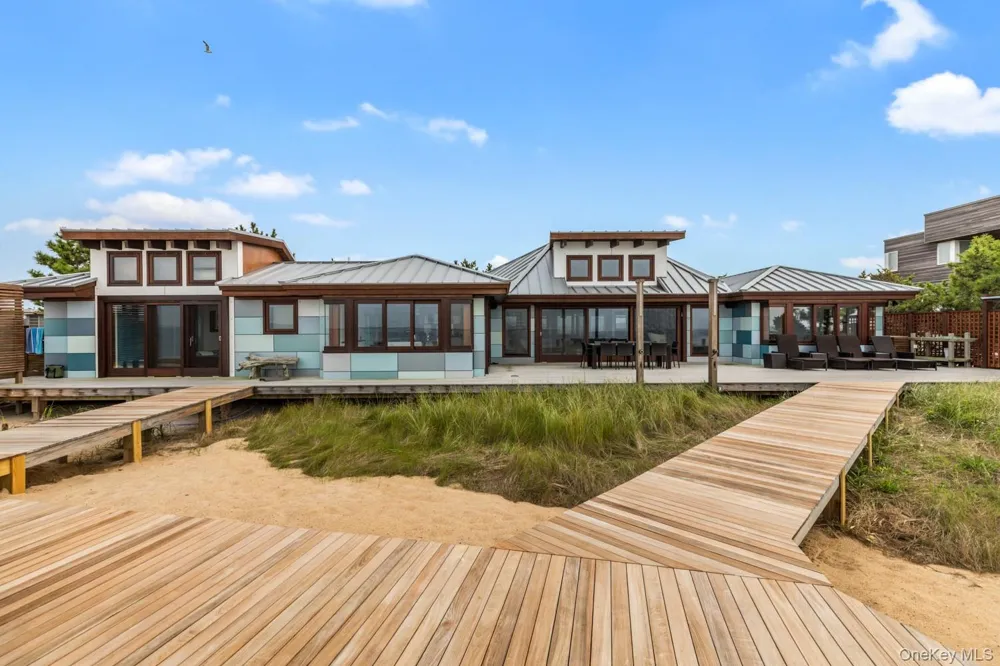 19 Bayview Walk Seaview, NY 11770