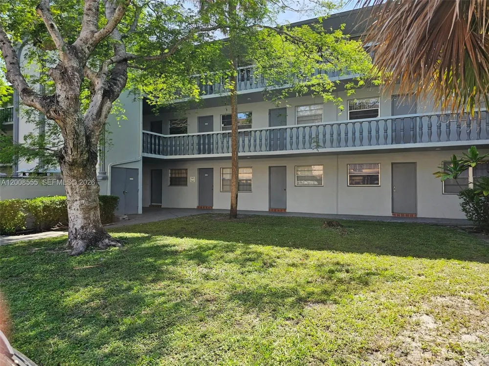 900 Tallwood Ave #207 Hollywood, FL 33021