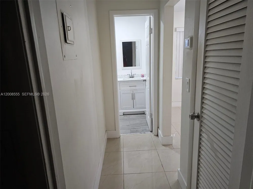900 Tallwood Ave #207 Hollywood, FL 33021