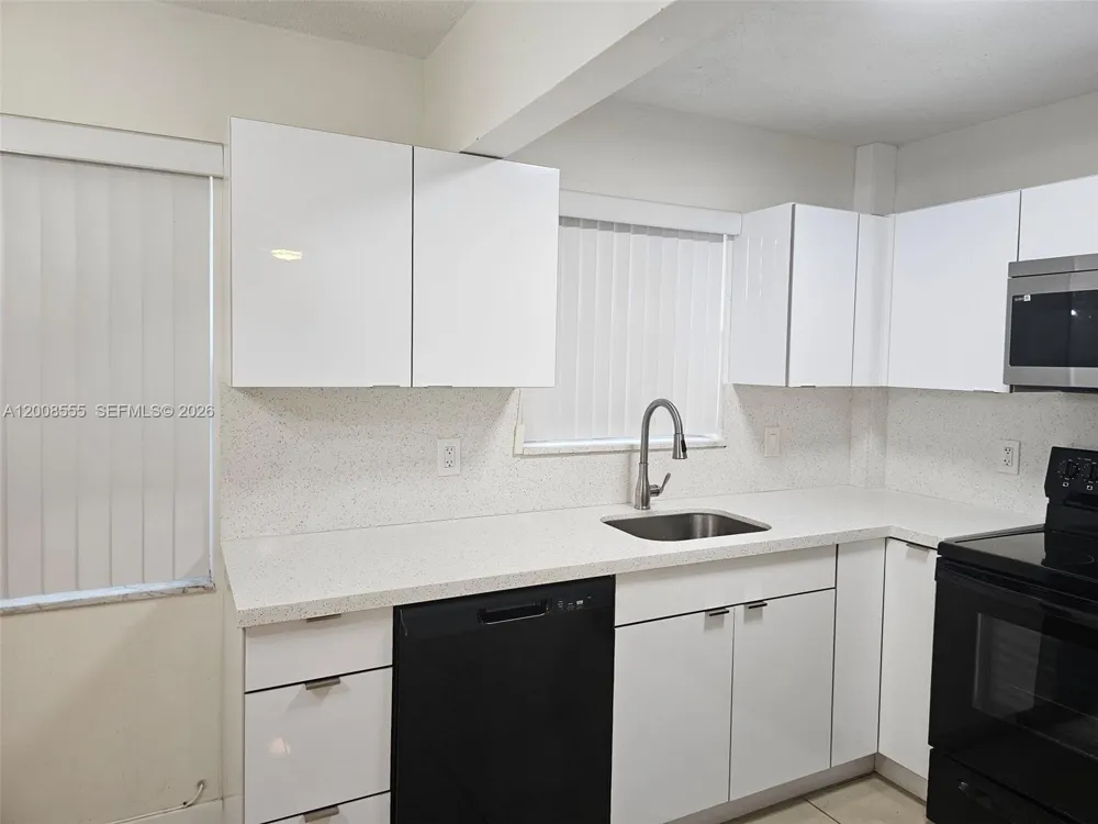900 Tallwood Ave #207 Hollywood, FL 33021
