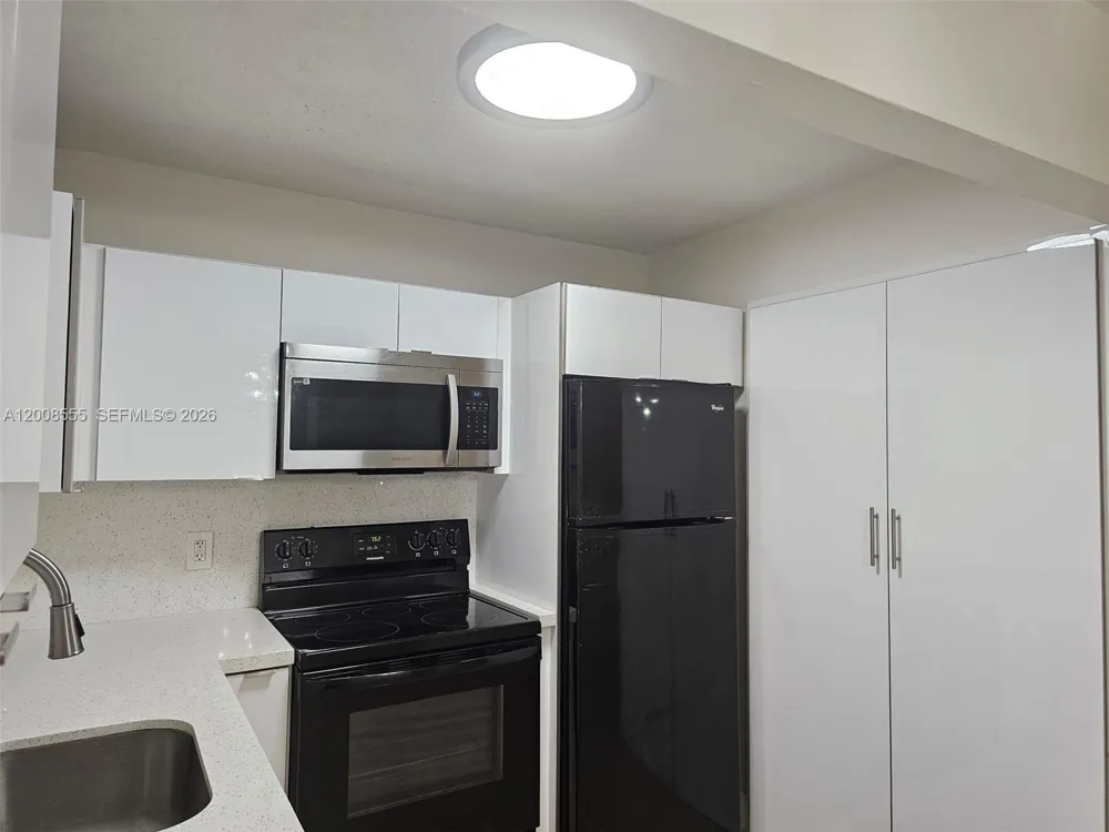 900 Tallwood Ave #207 Hollywood, FL 33021
