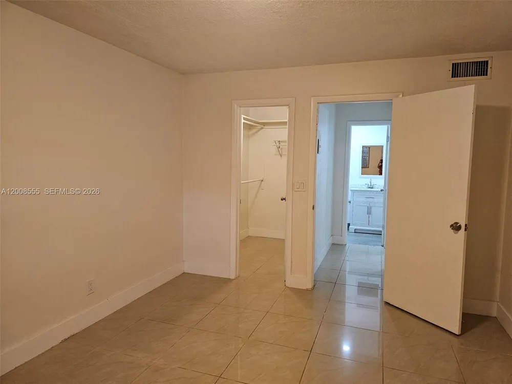 900 Tallwood Ave #207 Hollywood, FL 33021