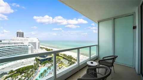 4391 Collins Ave #1903