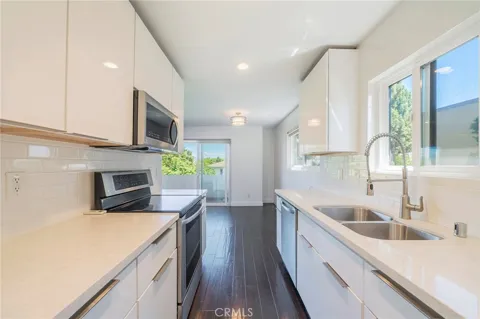 1601 Veteran Avenue #301/302