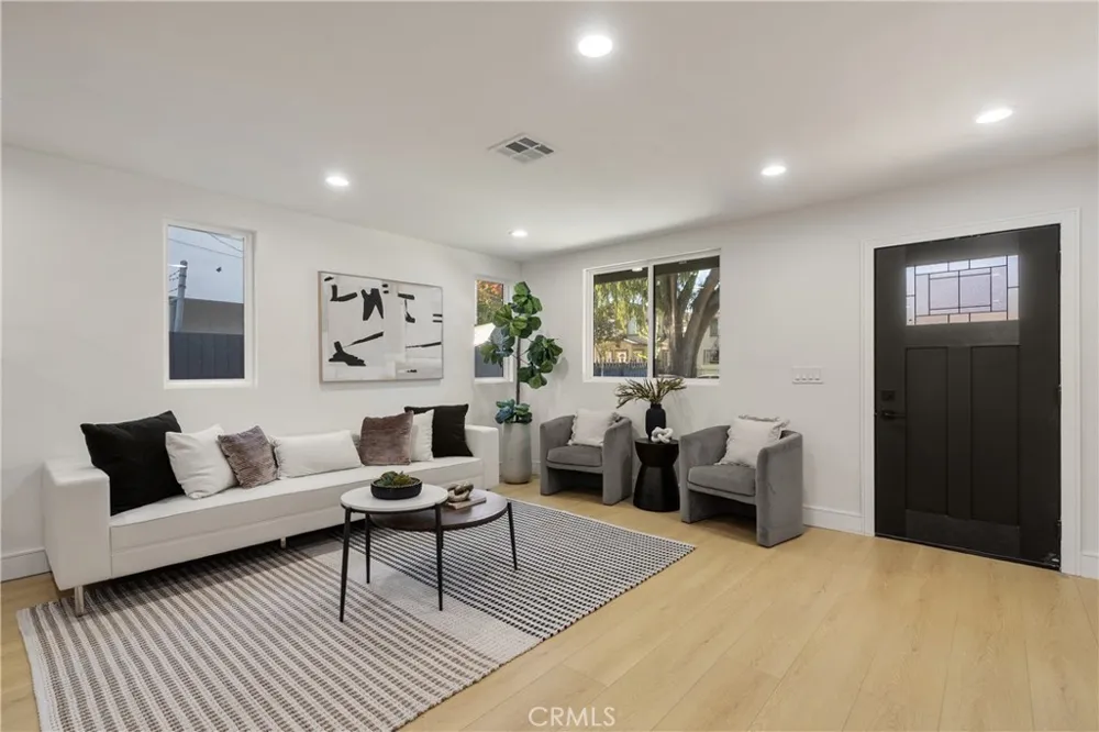 2706 S Cochran Street Los Angeles, CA 90016