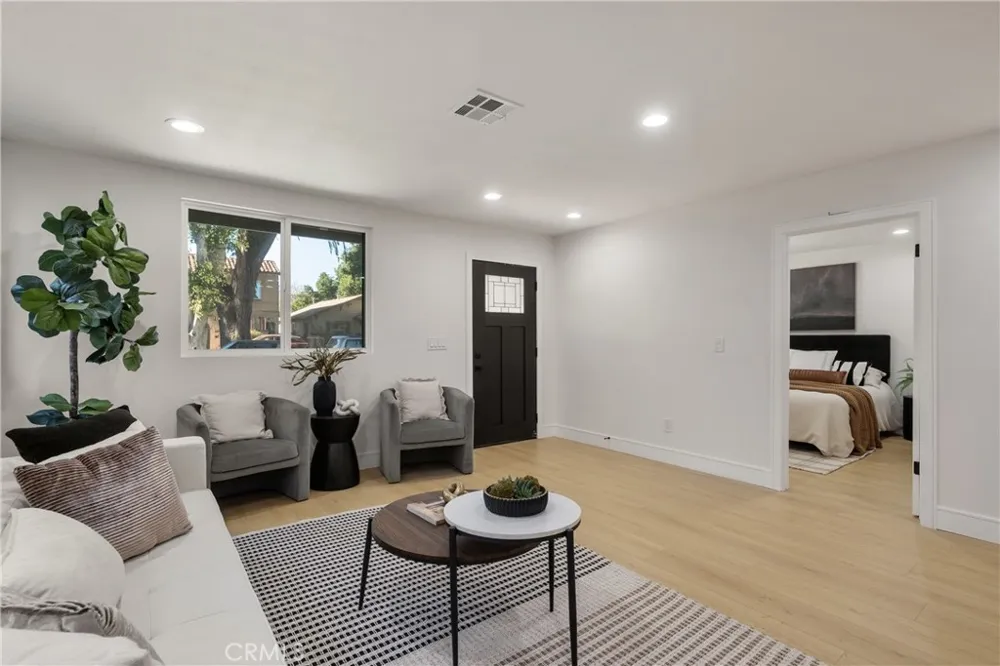 2706 S Cochran Street Los Angeles, CA 90016