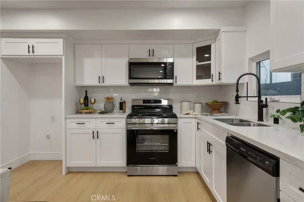 2706 S Cochran Street Los Angeles, CA 90016