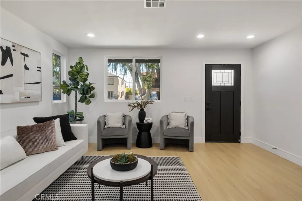 2706 S Cochran Street Los Angeles, CA 90016