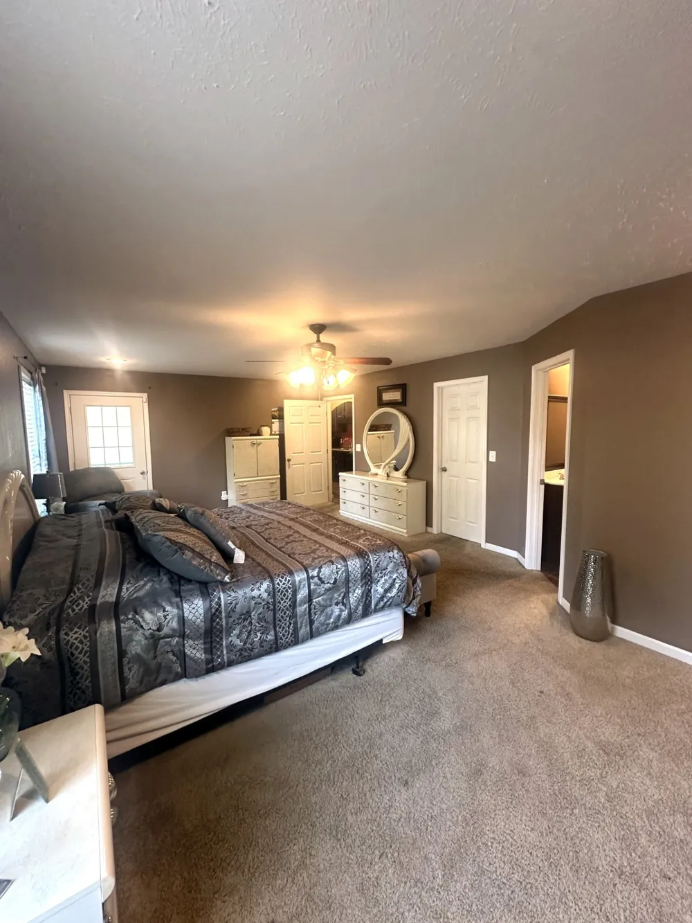 59 Eiffel Tower Ln Paris, TN 38242