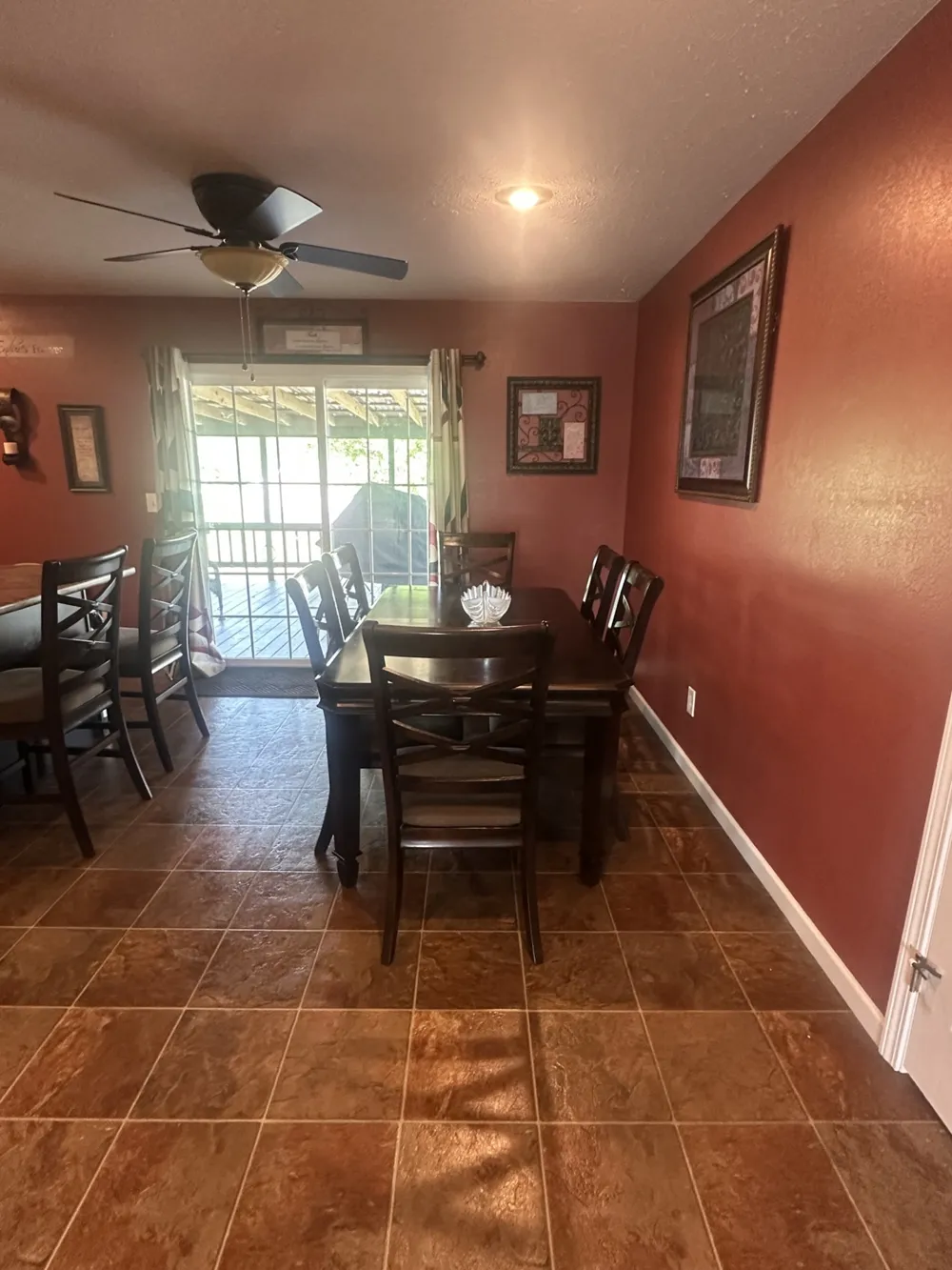 59 Eiffel Tower Ln Paris, TN 38242