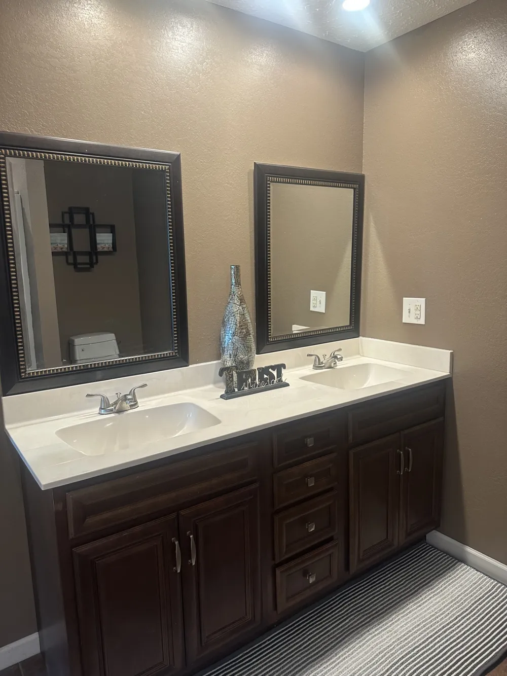 59 Eiffel Tower Ln Paris, TN 38242