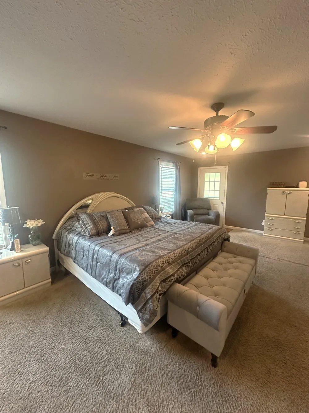 59 Eiffel Tower Ln Paris, TN 38242