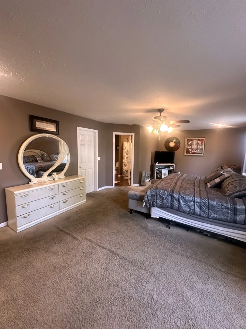 59 Eiffel Tower Ln Paris, TN 38242