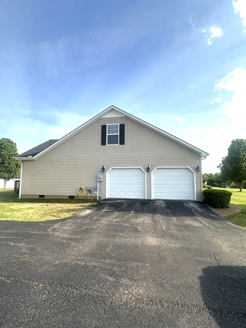 59 Eiffel Tower Ln Paris, TN 38242