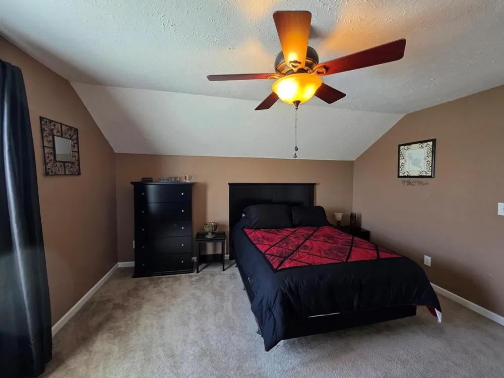 59 Eiffel Tower Ln Paris, TN 38242
