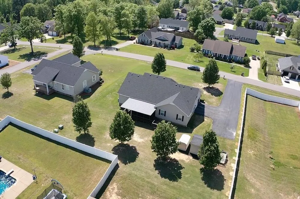 59 Eiffel Tower Ln Paris, TN 38242