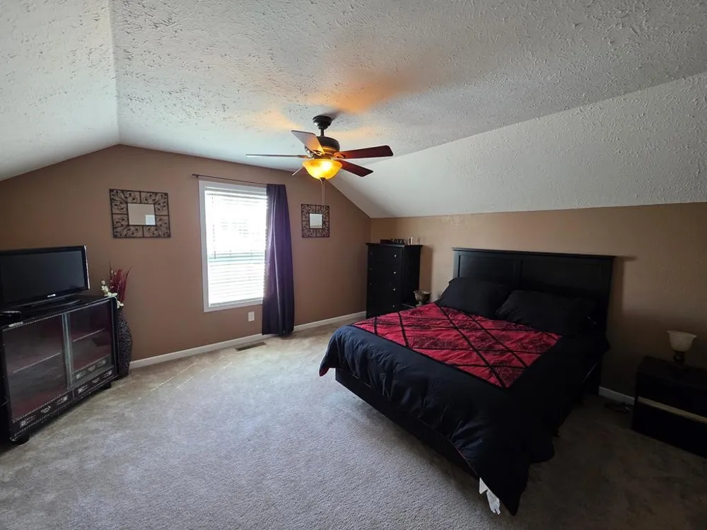 59 Eiffel Tower Ln Paris, TN 38242