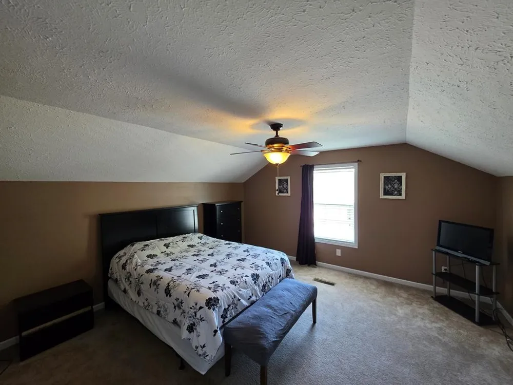 59 Eiffel Tower Ln Paris, TN 38242