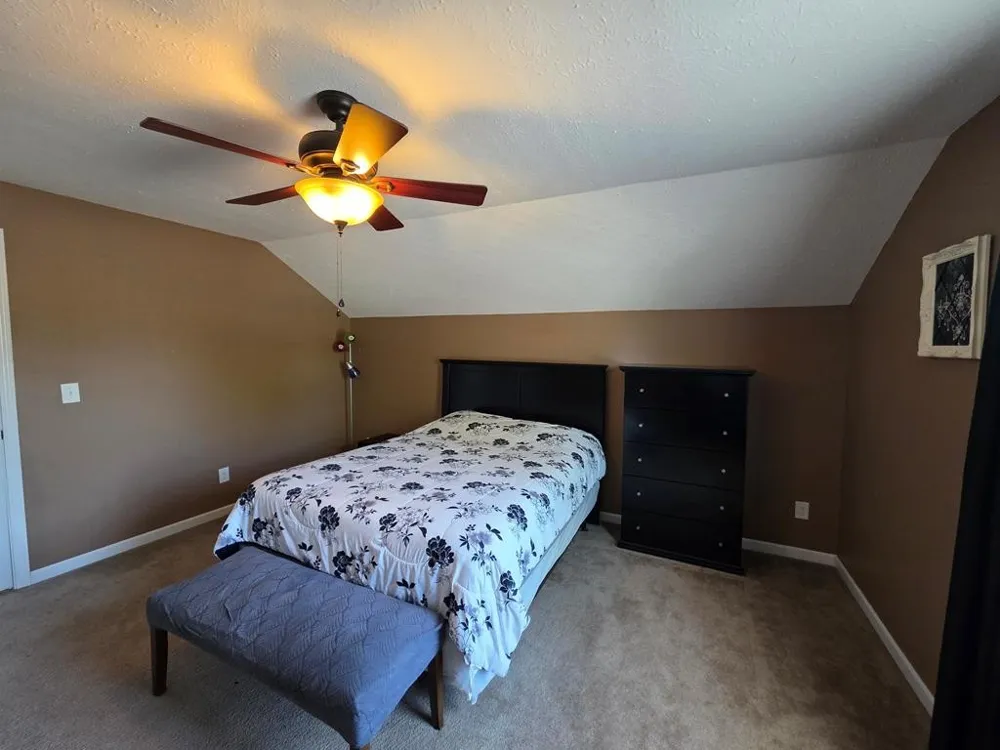 59 Eiffel Tower Ln Paris, TN 38242