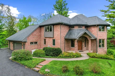 445 Huntington Drive